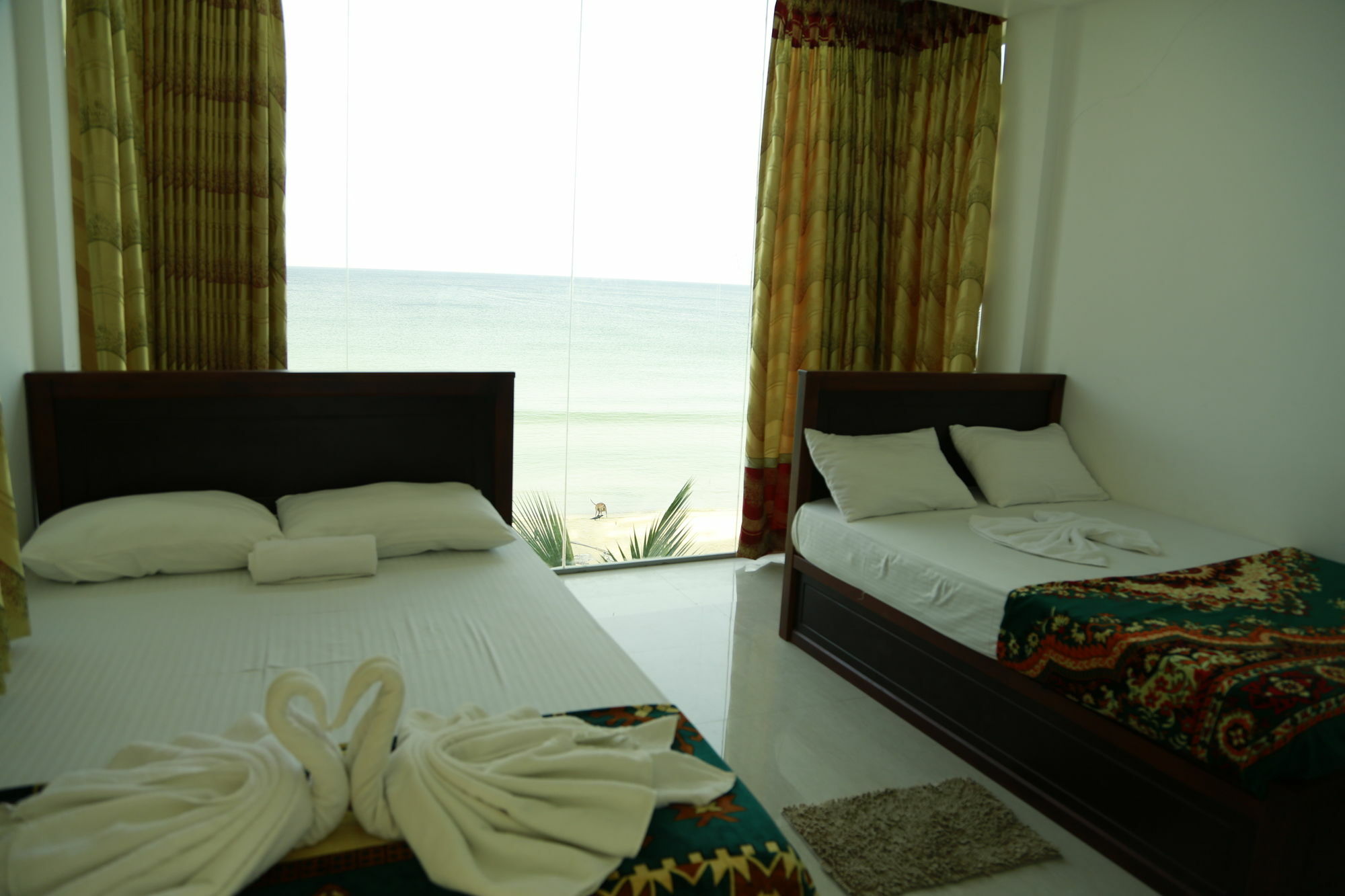 טרינקומאלה Blue Ocean Hotel מראה חיצוני תמונה