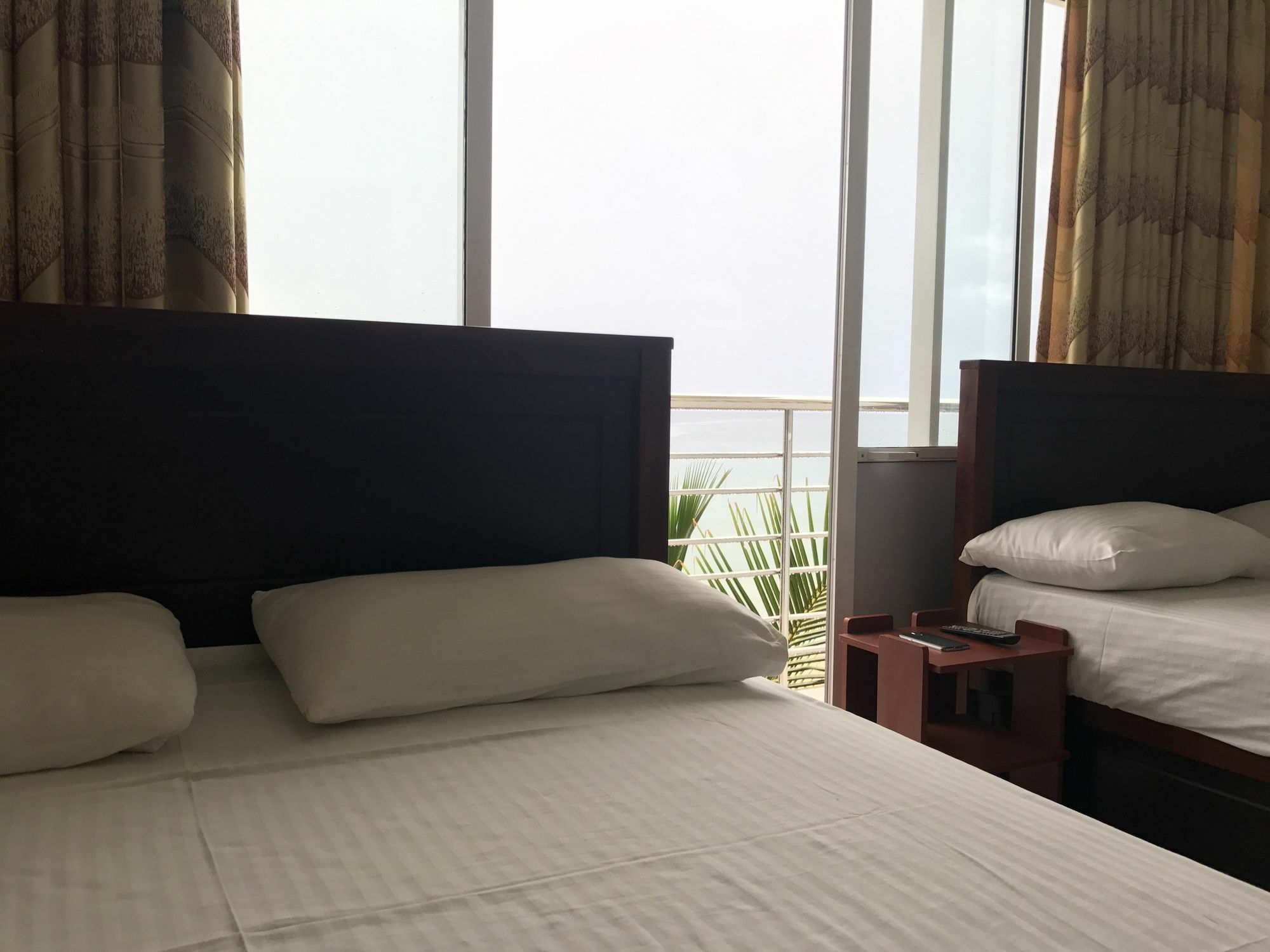 טרינקומאלה Blue Ocean Hotel מראה חיצוני תמונה